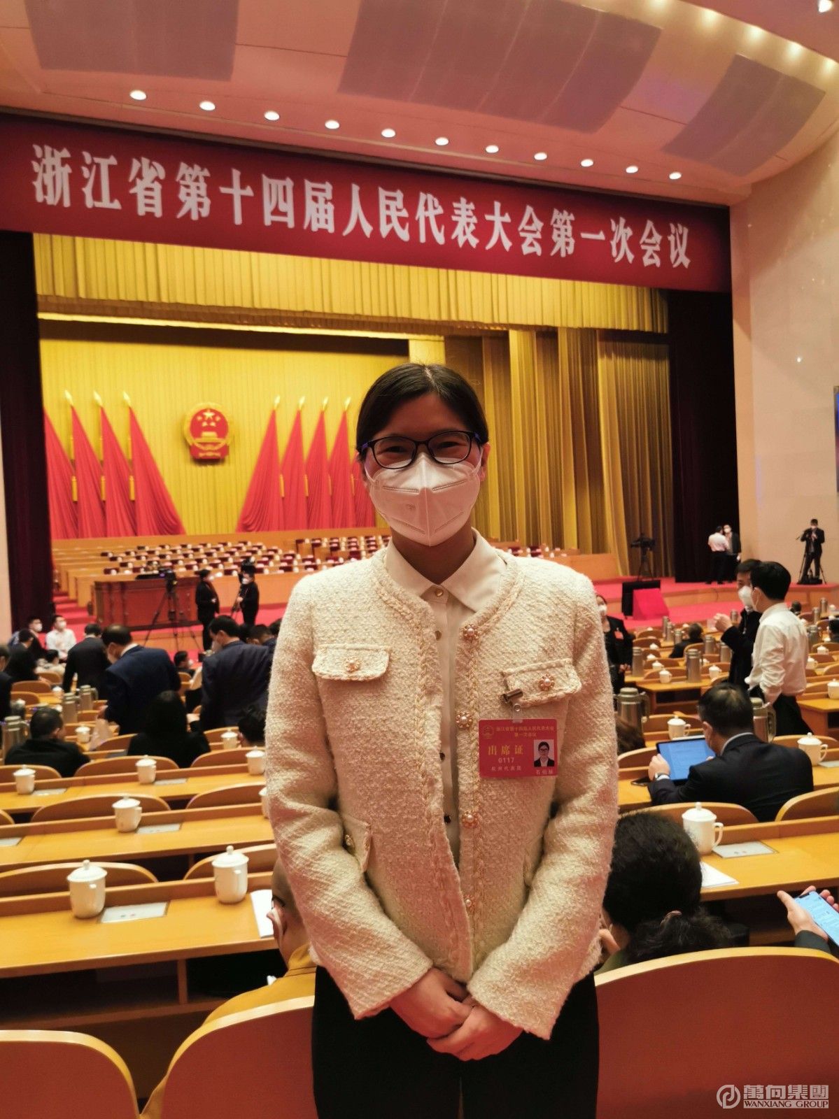 照片：石伯妹参加浙江省十四届人大一次会议.jpg