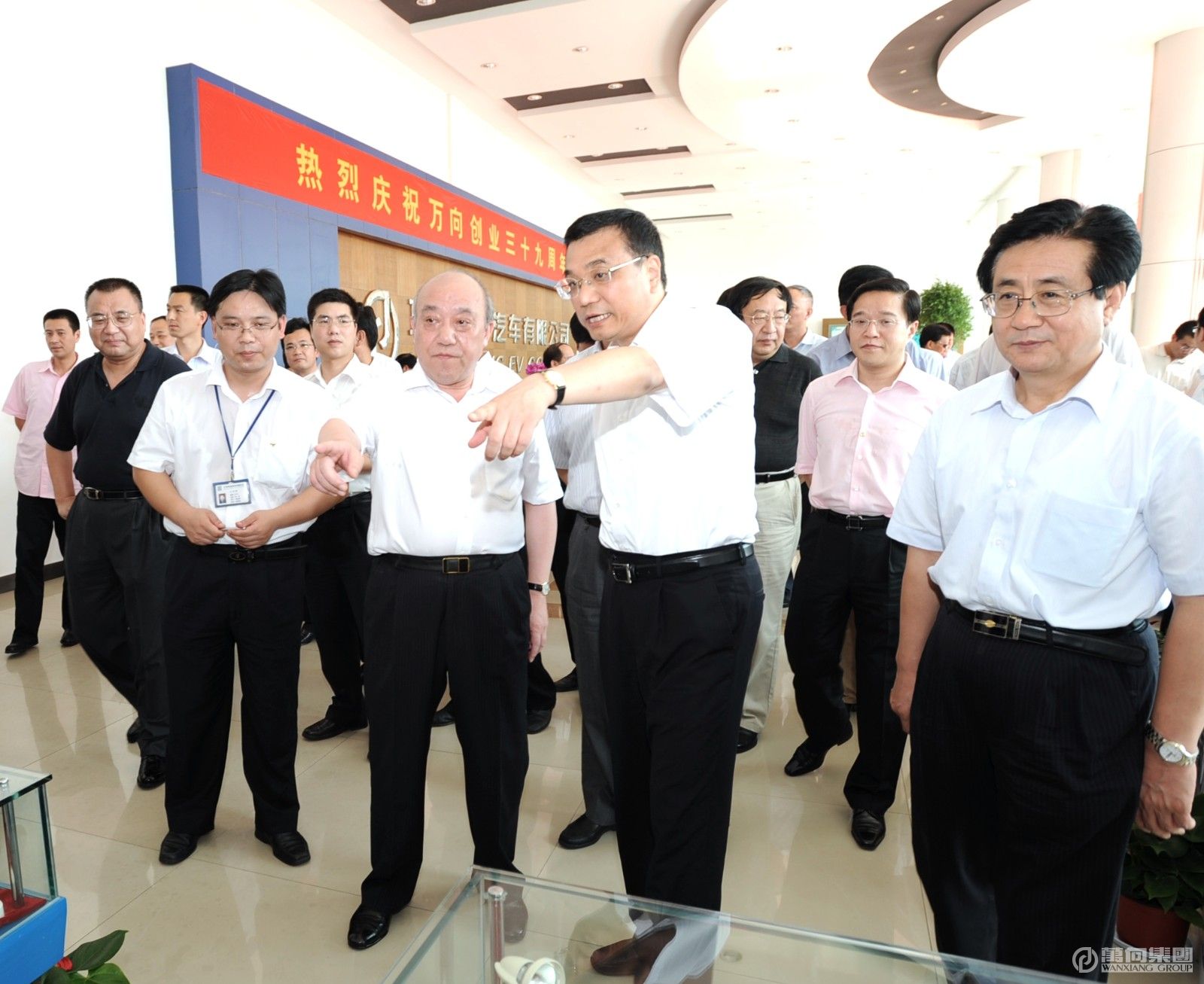 2008年7月7日，国务院副总理李克强视察万向电动汽车。.JPG